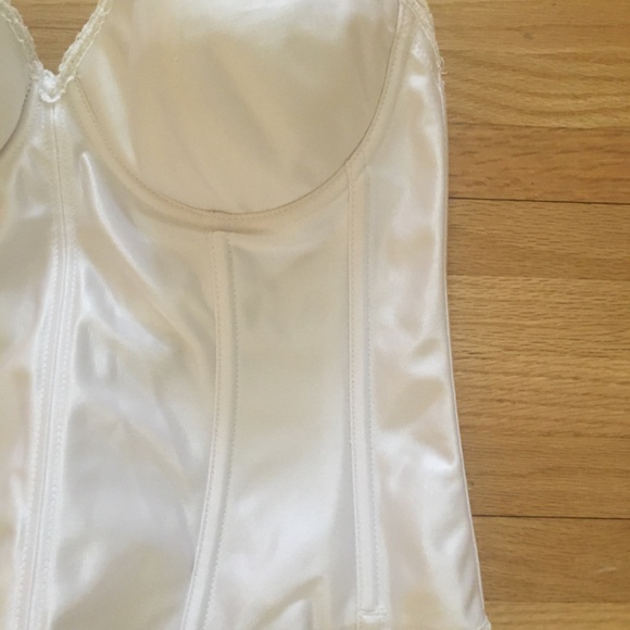 EMPIRE INTIMATES White Corset with Hook and Eye Closure  36D - Picture 3 of 6